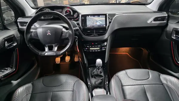 Peugeot 2008 2018 - 12990 EUR, 144000 km - AUTO.MOTO.pt - 144000km - foto 21 de 35