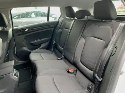 Renault Mégane Sport Tourer 2019 - 16900 EUR, 95084 km - AUTO.MOTO.pt - 95084km - foto 12 de 19