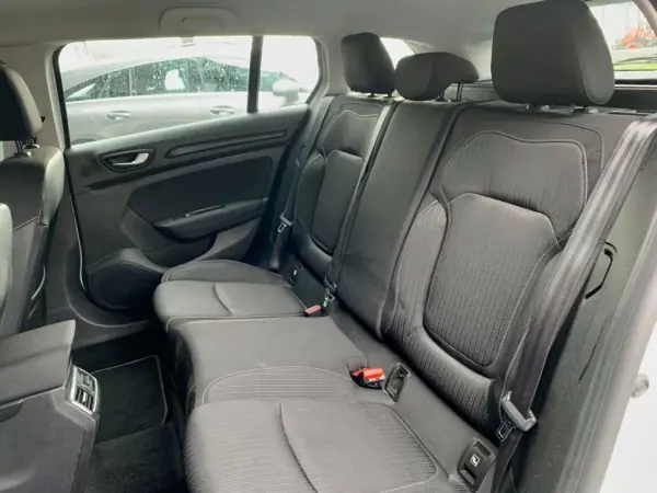 Renault Mégane Sport Tourer 2019 - 16900 EUR, 95084 km - AUTO.MOTO.pt - 95084km - foto 12 de 19