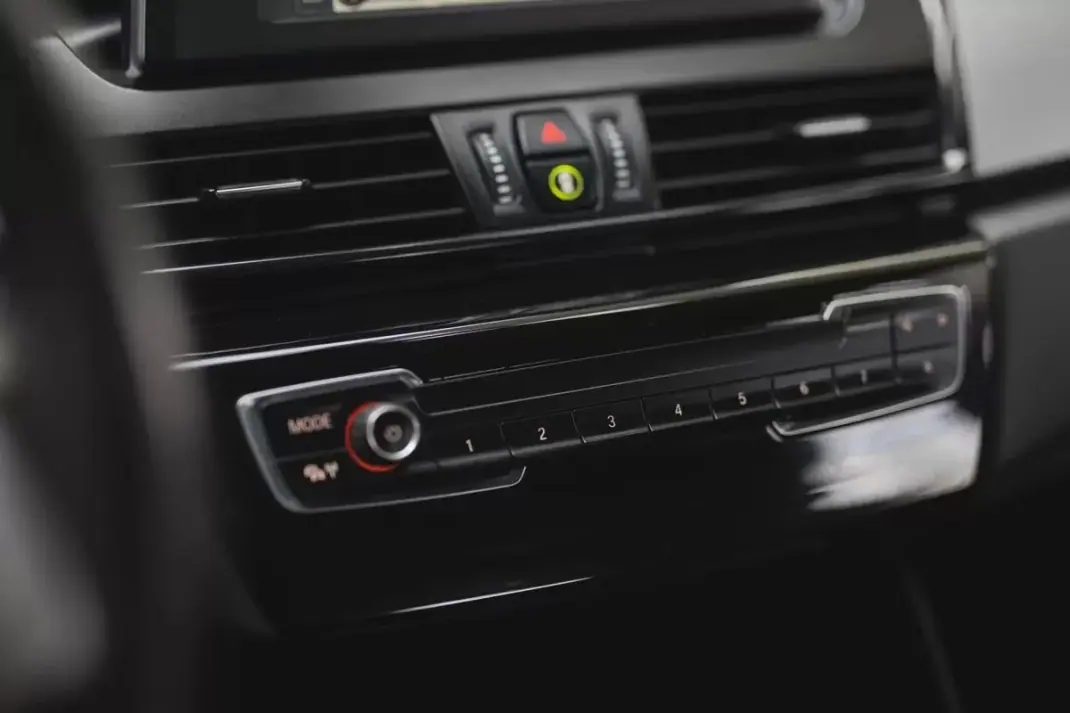 BMW 216 Active Tourer 2015 - 12750 EUR, 196513 km - AUTO.MOTO.pt - 196513km - foto 32 de 43