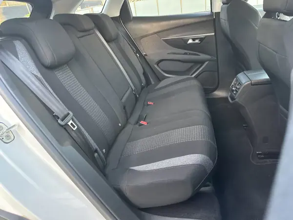 Peugeot 3008 2019 - 13900 EUR, 190000 km - AUTO.MOTO.pt - 190000km - foto 35 de 59