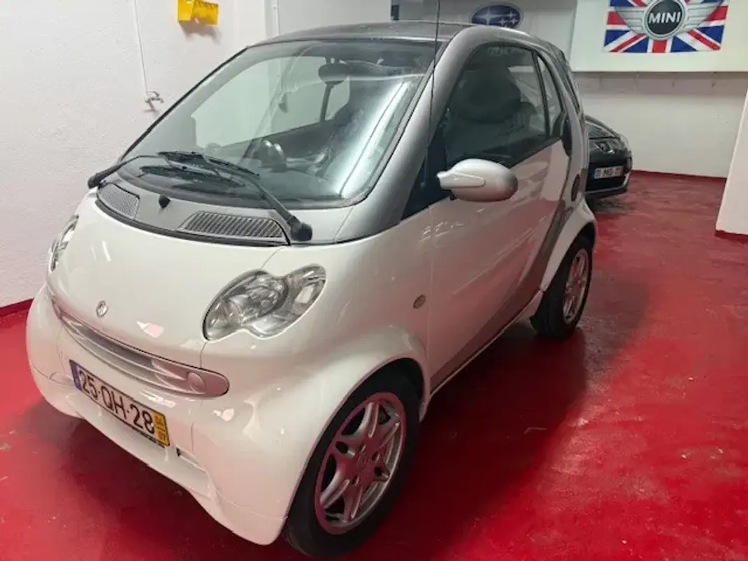 Smart Fortwo Cabrio 2004 - 4250 EUR, 122000 km - AUTO.MOTO.pt - 122000km - foto 1 de 29