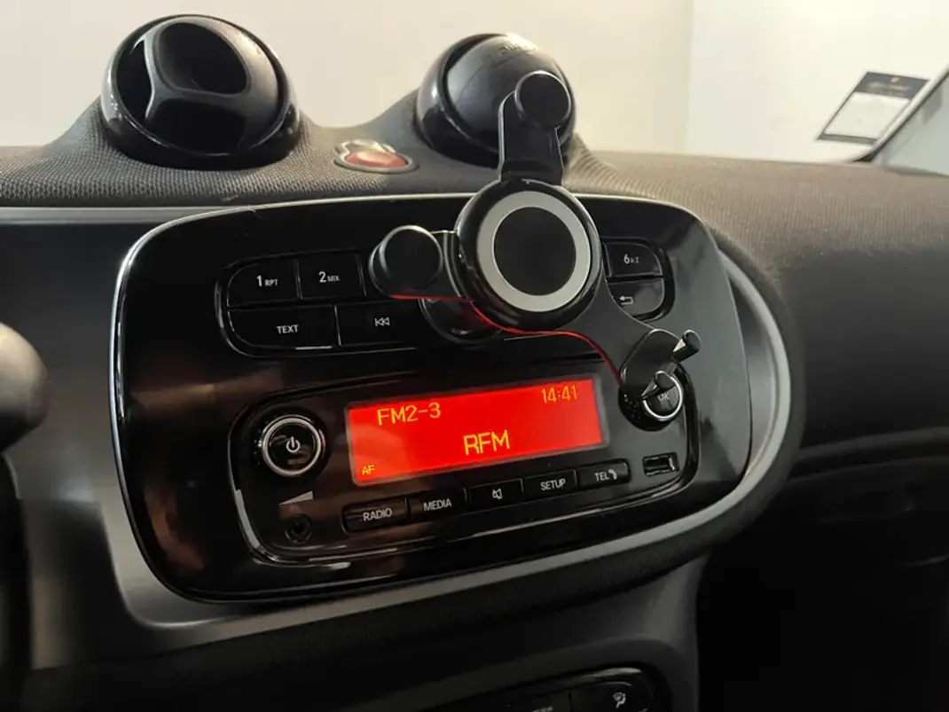 Smart 2016 - 10450 EUR, 91000 km - AUTO.MOTO.pt - 91000km - foto 18 de 26