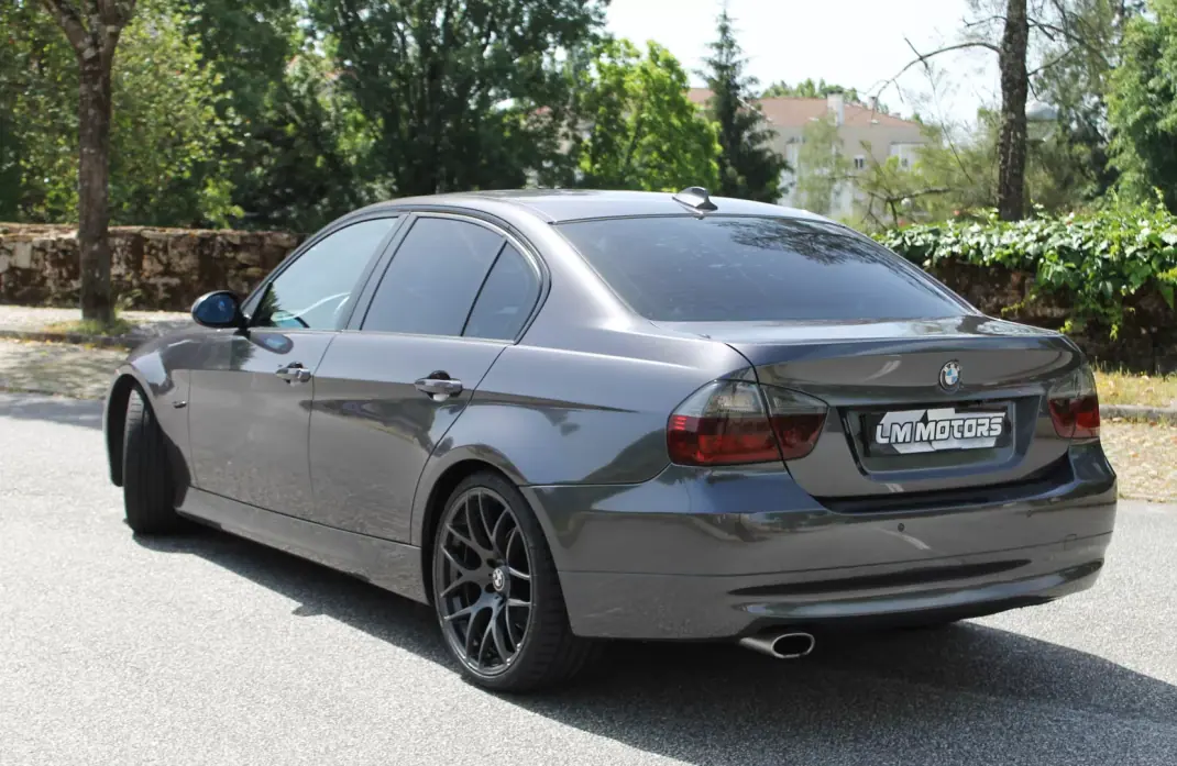 BMW 320 2008 - 8990 EUR, 338000 km - AUTO.MOTO.pt - 338000km - foto 9 de 35