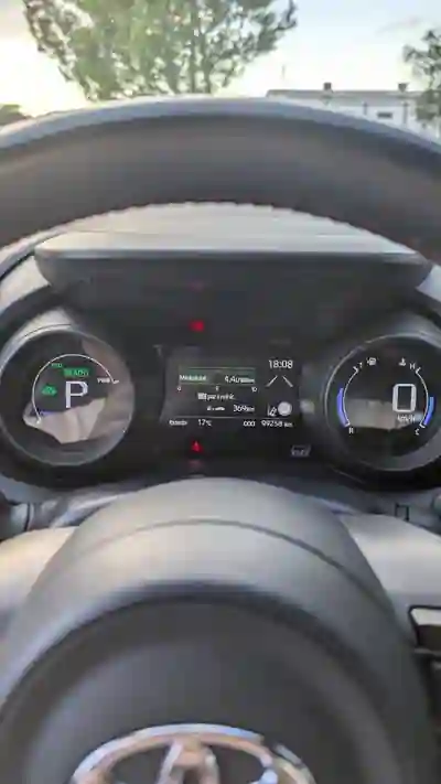 Toyota Yaris 2022 — foto 3 de 15