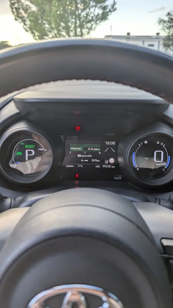 Toyota Yaris 2022 — foto 3 de 15