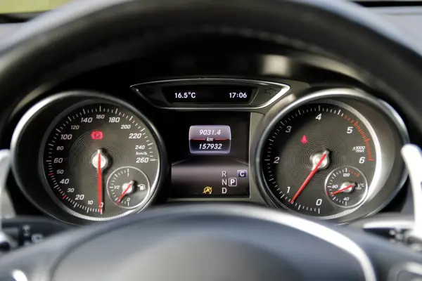 Mercedes-Benz CLA 200 2016 - 23500 EUR, 157000 km - AUTO.MOTO.pt - 157000km - foto 28 de 43
