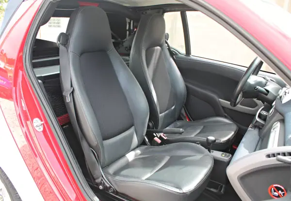 Smart Fortwo Cabrio 2014 - 8450 EUR, 58490 km - AUTO.MOTO.pt - 58490km - foto 12 de 18