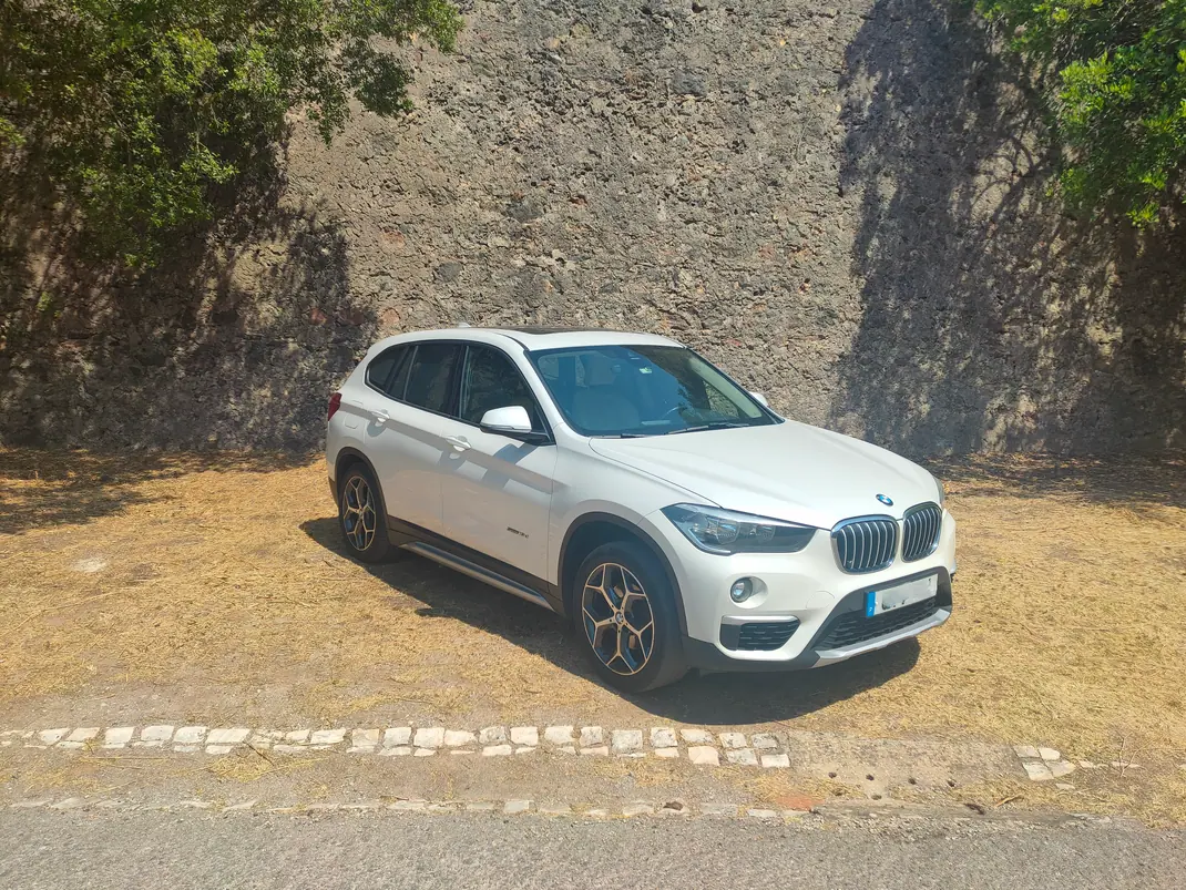 BMW X1 2016 - 15000 EUR, 220000 km - AUTO.MOTO.pt - 220000km - foto 1 de 15