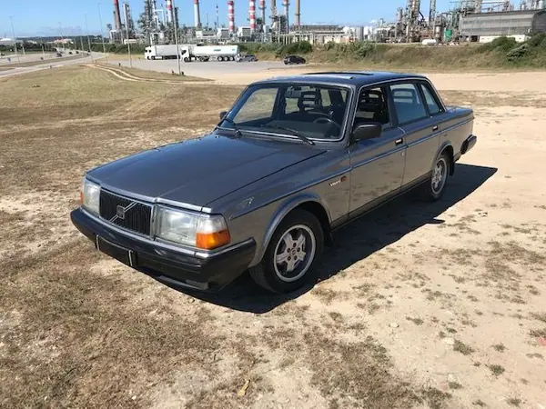 Volvo 244 1987 - 10500 EUR, 317000 km - AUTO.MOTO.pt - 317000km - foto 39 de 41