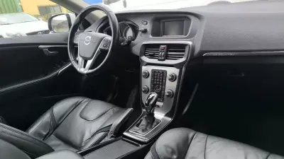 Volvo V40 2014 - 11900 EUR, 205000 km - AUTO.MOTO.pt - 205000km - foto 14 de 20