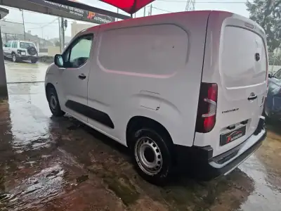 Peugeot Partner 3 lugares Longa 2020 - 9250 EUR, 157000 km - AUTO.MOTO.pt - 157000km - foto 5 de 14