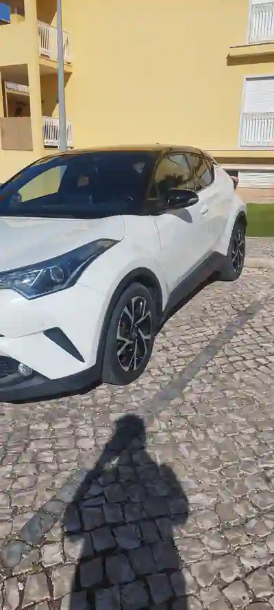 Toyota C-HR 2018 — foto 4 de 15