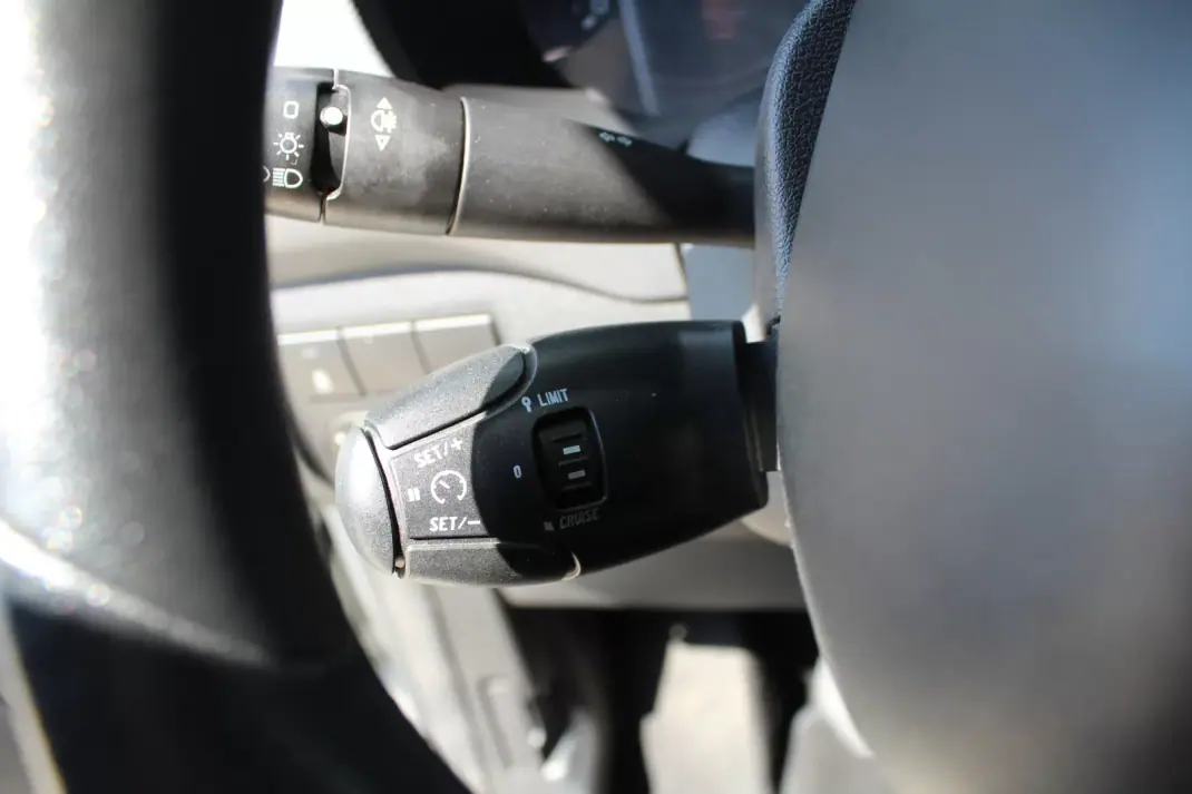 Peugeot Partner 1.6 Blue-HDi Confort L1 2018 - 10000 EUR, 235830 km - AUTO.MOTO.pt - 235830km - foto 15 de 17