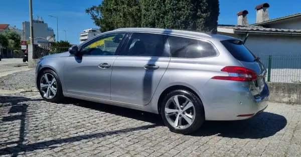 Peugeot 308 SW 2014 - 9250 EUR, 265000 km - AUTO.MOTO.pt - 265000km - foto 6 de 30