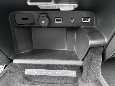 Citroën C4 Picasso 2015 - 9250 EUR, 160000 km - AUTO.MOTO.pt - 160000km - foto 47 de 68