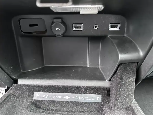 Citroën C4 Picasso 2015 - 9250 EUR, 160000 km - AUTO.MOTO.pt - 160000km - foto 47 de 68