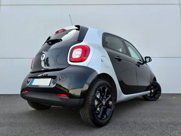 Smart ForFour 2015 - 7750 EUR, 124000 km - AUTO.MOTO.pt - 124000km - foto 10 de 29