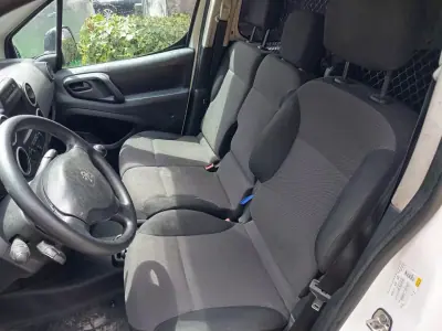 Peugeot Partner 1.6 HDI 100cv 3 Lug 2017 - 9990 EUR, 206284 km - AUTO.MOTO.pt - 206284km - foto 6 de 8
