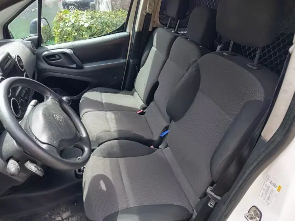 Peugeot Partner 1.6 HDI 100cv 3 Lug 2017 - 9990 EUR, 206284 km - AUTO.MOTO.pt - 206284km - foto 6 de 8