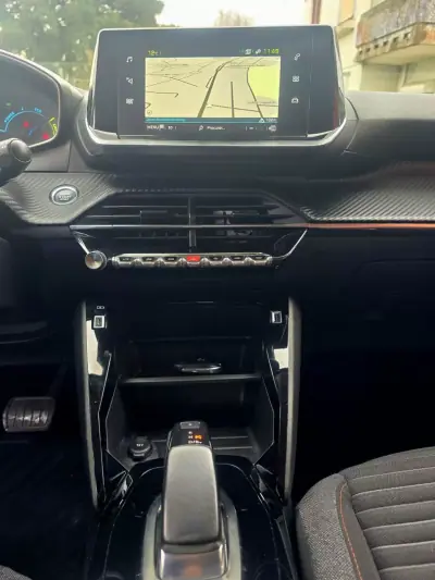 Peugeot e-208 2020 - 15750 EUR, 56000 km - AUTO.MOTO.pt - 56000km - foto 22 de 41