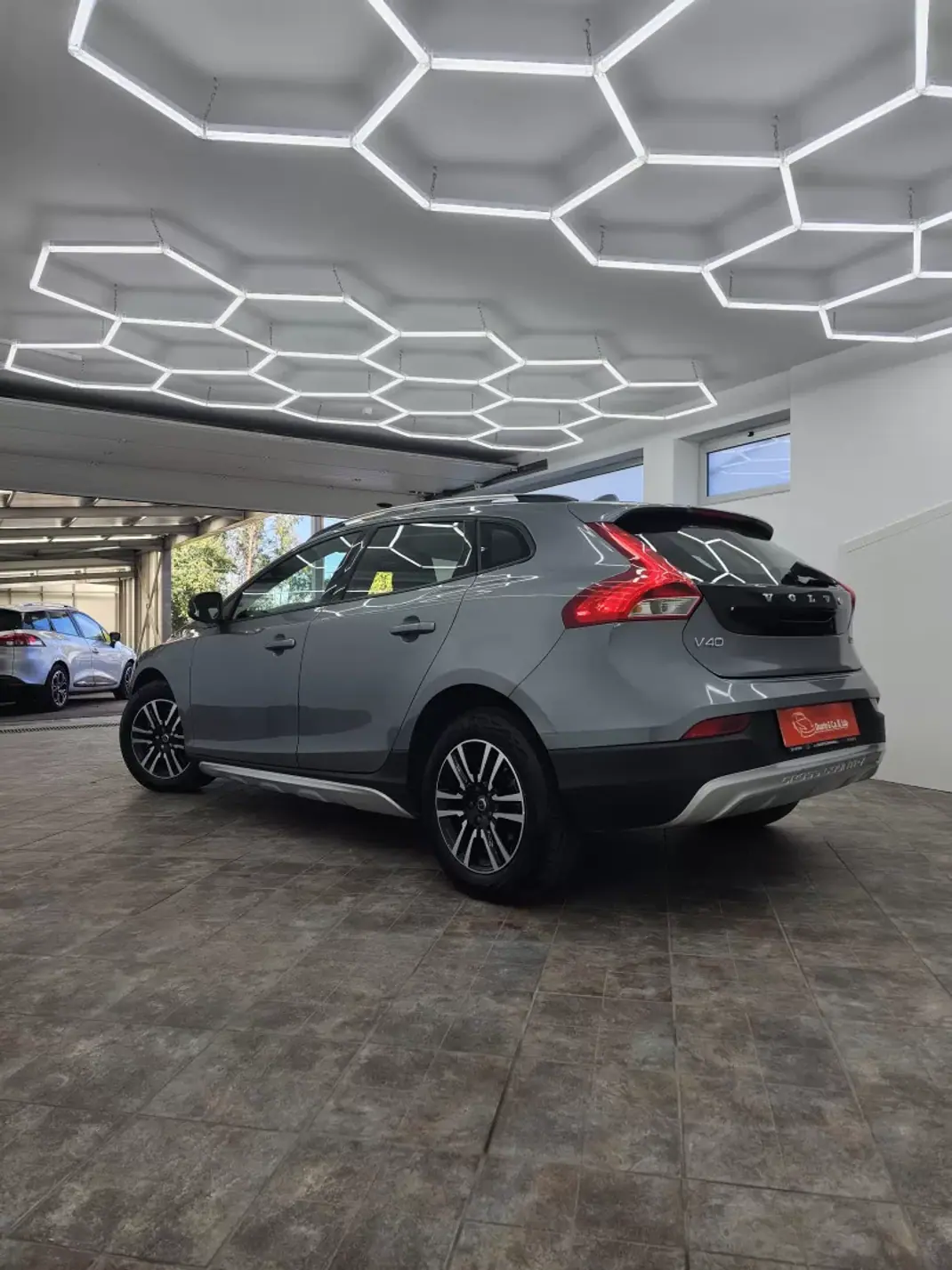 Volvo V40 Cross Country 2018 - 15000 EUR, 106816 km - 106816km - foto 27 de 40