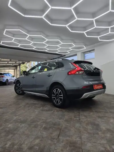 Volvo V40 Cross Country 2018 - 15000 EUR, 106816 km - 106816km - foto 27 de 40
