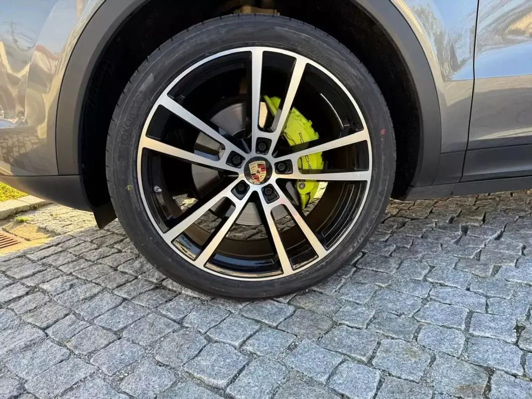 Porsche Cayenne Coupé 2021 - 64999 EUR, 119000 km - AUTO.MOTO.pt - 119000km - foto 18 de 37