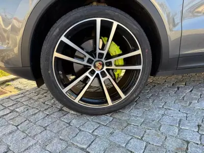 Porsche Cayenne Coupé 2021 - 64999 EUR, 119000 km - AUTO.MOTO.pt - 119000km - foto 18 de 37