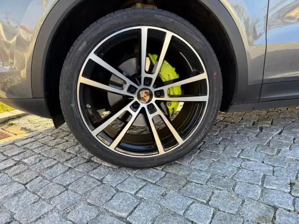 Porsche Cayenne Coupé 2021 - 64999 EUR, 119000 km - AUTO.MOTO.pt - 119000km - foto 18 de 37