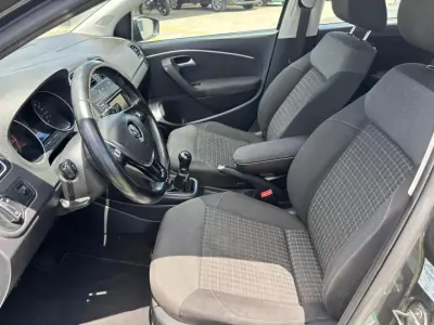 Volkswagen Polo 2017 - 10990 EUR, 146070 km - AUTO.MOTO.pt - 146070km - foto 7 de 12