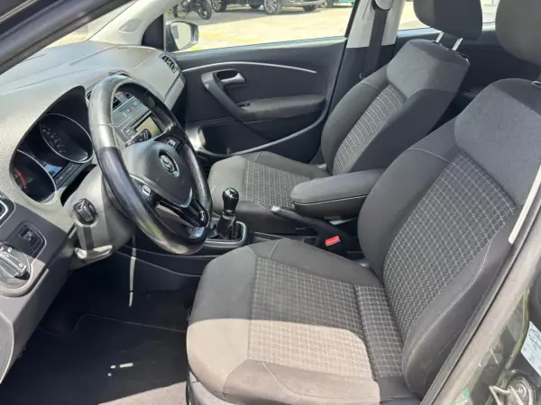 Volkswagen Polo 2017 - 10990 EUR, 146070 km - AUTO.MOTO.pt - 146070km - foto 7 de 12