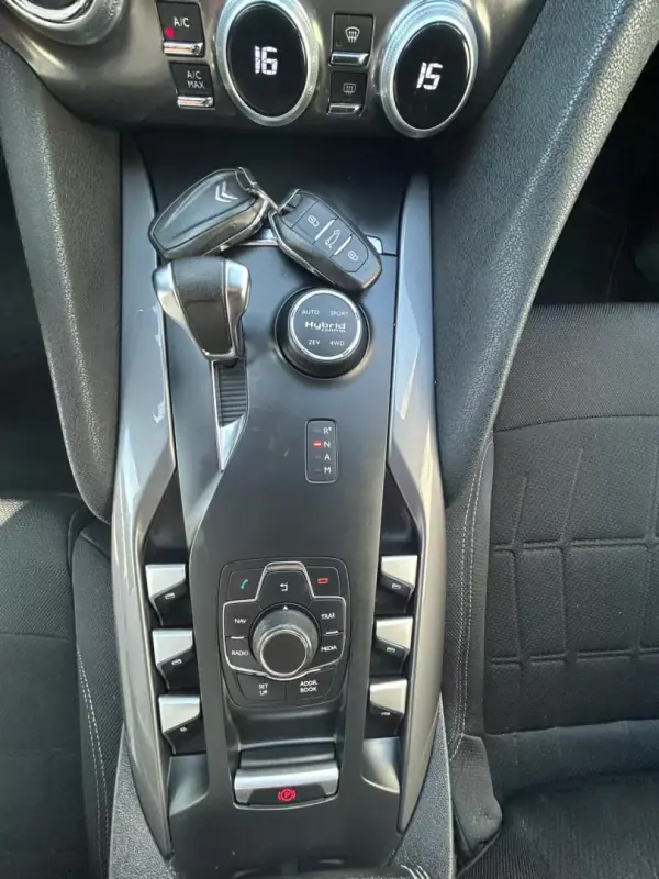 Citroën DS5 2013 - 10500 EUR, 205941 km - AUTO.MOTO.pt - 205941km - foto 16 de 22