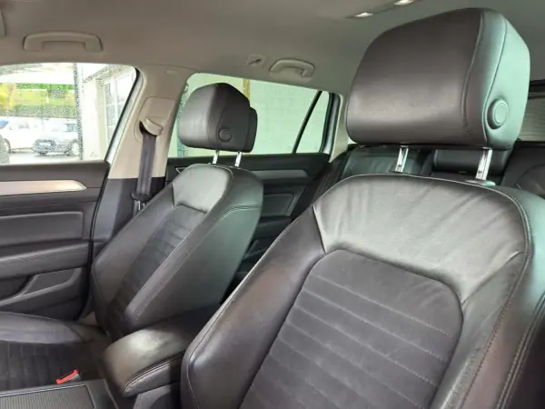 Volkswagen Passat Variant 2015 - 13950 EUR, 242286 km - AUTO.MOTO.pt - 242286km - foto 24 de 36