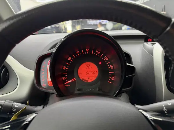 Toyota Aygo 2018 - 10450 EUR, 62569 km - AUTO.MOTO.pt - 62569km - foto 21 de 35