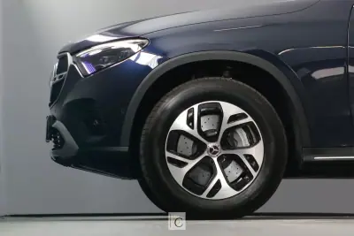 Mercedes-Benz GLC 300 2023 - 66500 EUR, 32000 km - AUTO.MOTO.pt - 32000km - foto 8 de 35