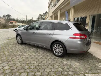 Peugeot 308 SW 2020 - 17900 EUR, 124000 km - AUTO.MOTO.pt - 124000km - foto 4 de 13