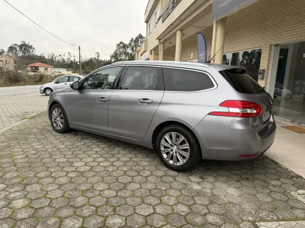 Peugeot 308 SW 2020 - 17900 EUR, 124000 km - AUTO.MOTO.pt - 124000km - foto 4 de 13