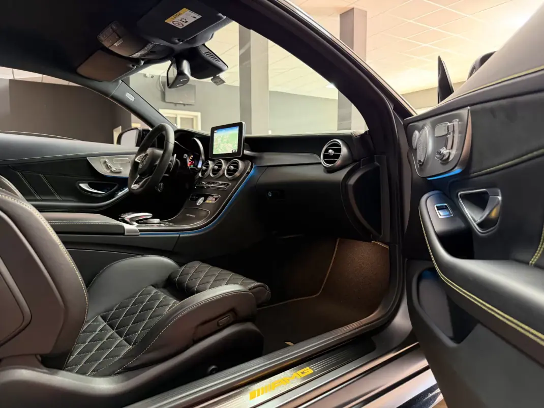 Mercedes-Benz C 63 AMG 2018 - 79990 EUR, 35000 km - AUTO.MOTO.pt - 35000km - foto 12 de 18