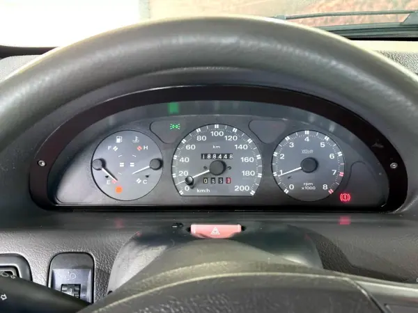 Fiat Punto Cabrio 2000 - 3750 EUR, 188448 km - AUTO.MOTO.pt - 188448km - foto 21 de 25