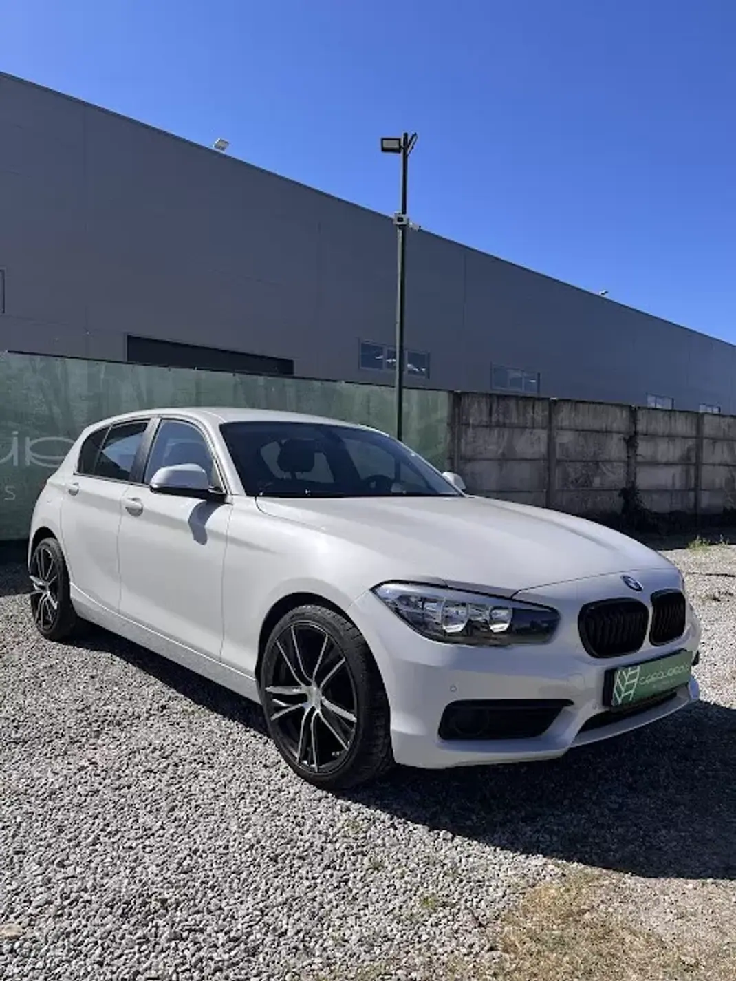 BMW 116 2018 - 16000 EUR, 194000 km - AUTO.MOTO.pt - 194000km - foto 3 de 13