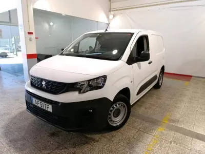 Peugeot Partner 2021 - 12990 EUR, 117907 km - AUTO.MOTO.pt - 117907km - foto 4 de 8