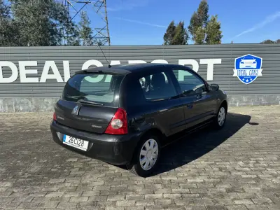 Renault Clio 2006 - 3500 EUR, 238000 km - AUTO.MOTO.pt - 238000km - foto 12 de 12