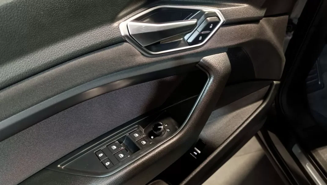 Audi e-tron 2019 - 42900 EUR, 78950 km - AUTO.MOTO.pt - 78950km - foto 25 de 58