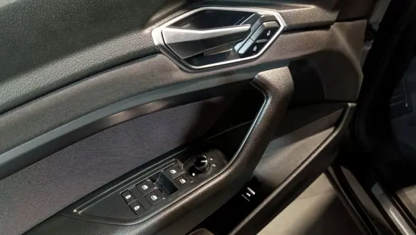Audi e-tron 2019 - 42900 EUR, 78950 km - AUTO.MOTO.pt - 78950km - foto 25 de 58