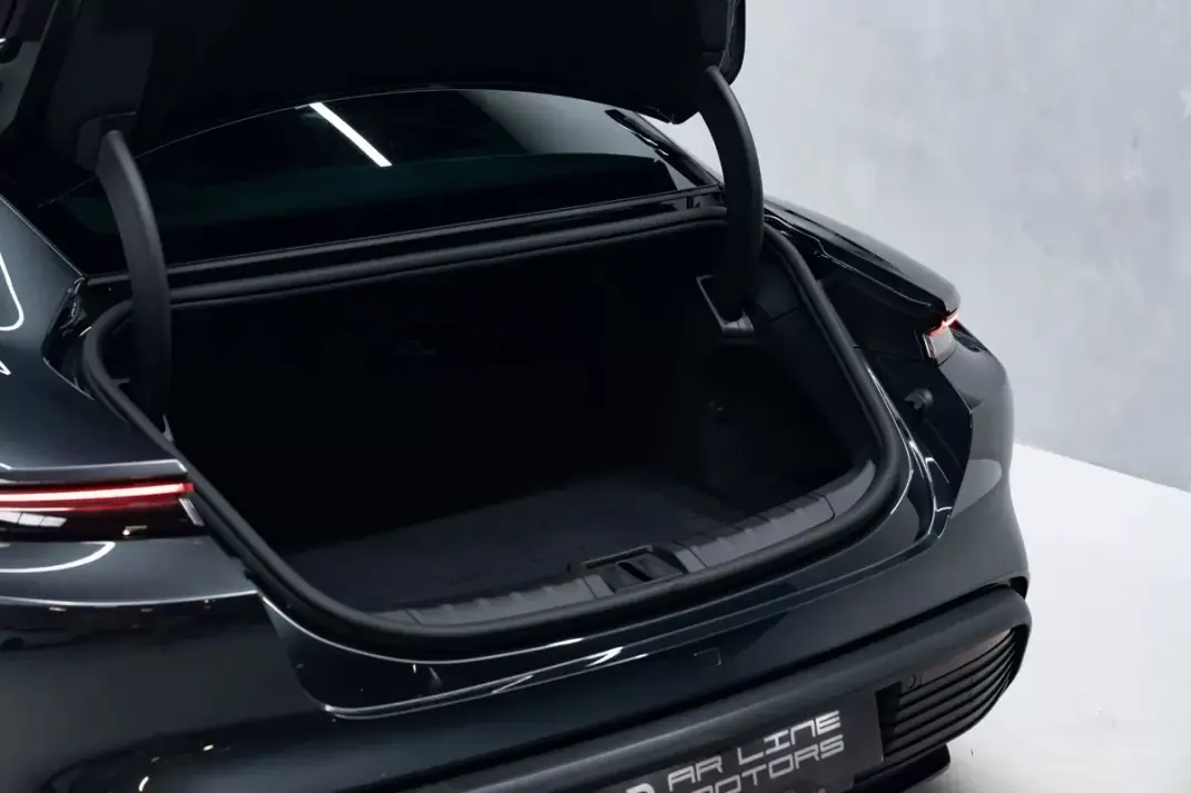 Porsche Taycan 2024 - 84950 EUR, 8000 km - AUTO.MOTO.pt - 8000km - foto 13 de 58