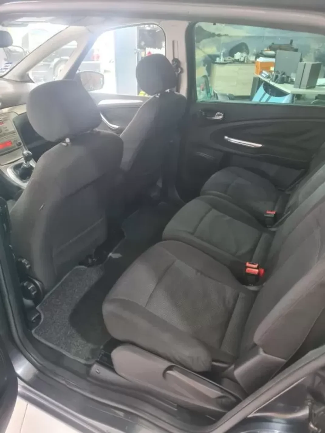 Ford S-Max 2007 - 7900 EUR, 283000 km - AUTO.MOTO.pt - 283000km - foto 16 de 22