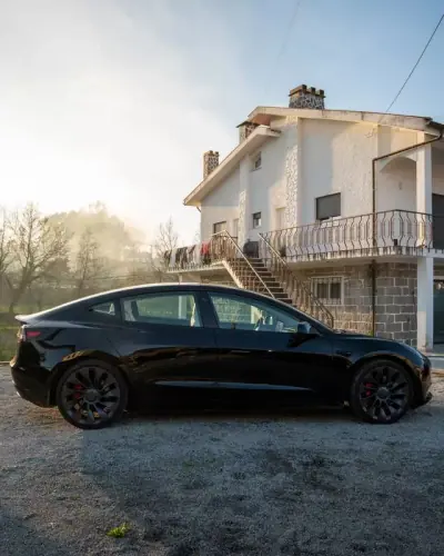 Tesla Model 3 2021 - 30399 EUR, 114000 km - AUTO.MOTO.pt - 114000km - foto 5 de 11