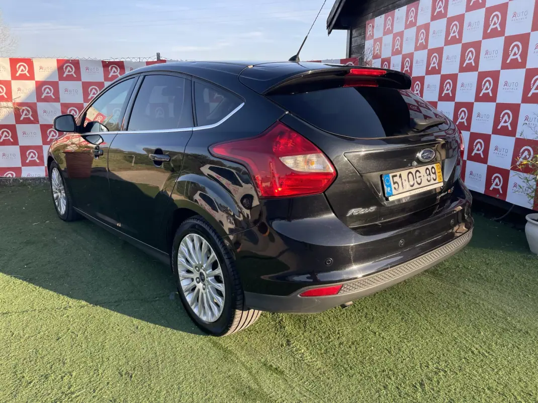 Ford Focus 2013 - 9990 EUR, 186235 km - AUTO.MOTO.pt - 186235km - foto 4 de 23
