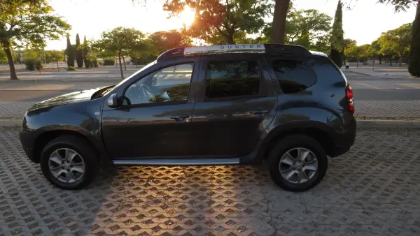 Dacia Duster 2015 — photo 2 of 16